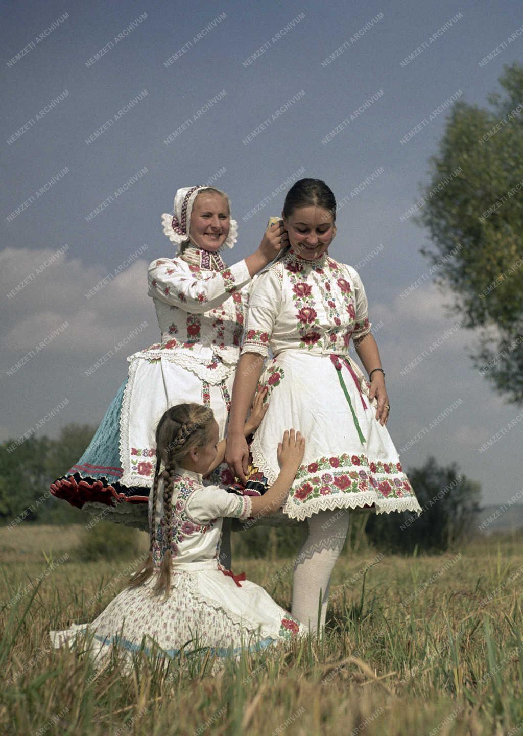 Néphagyomány - Népviselet Galgagután