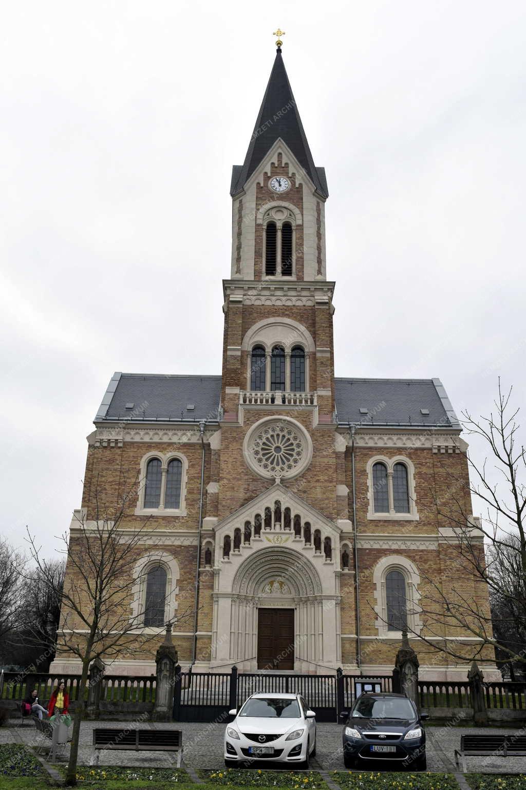 Egyház - Budapest - Rákospalotai Magyarok Nagyasszonya-templom