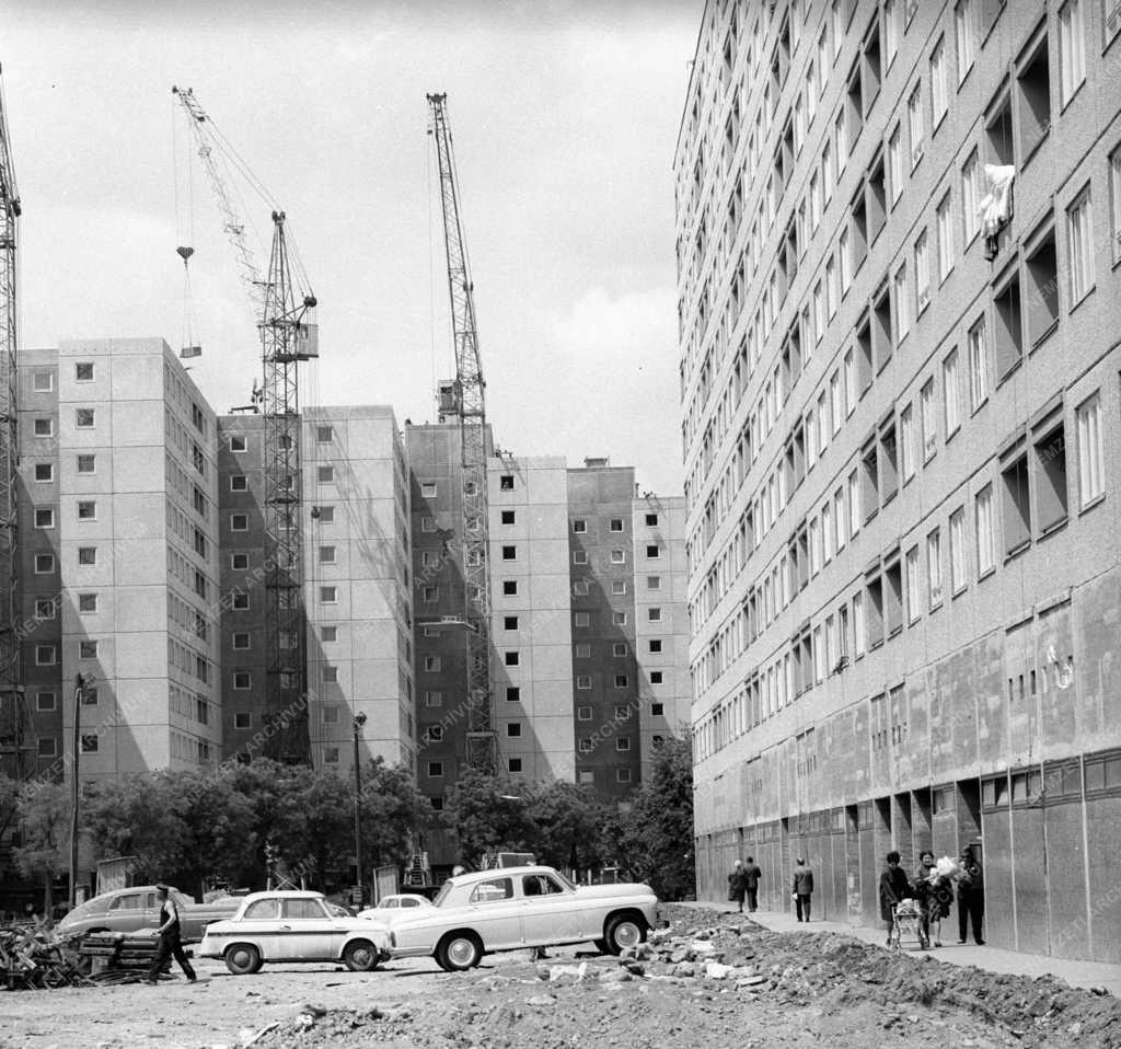 Építőipar - Épül az óbudai lakótelep