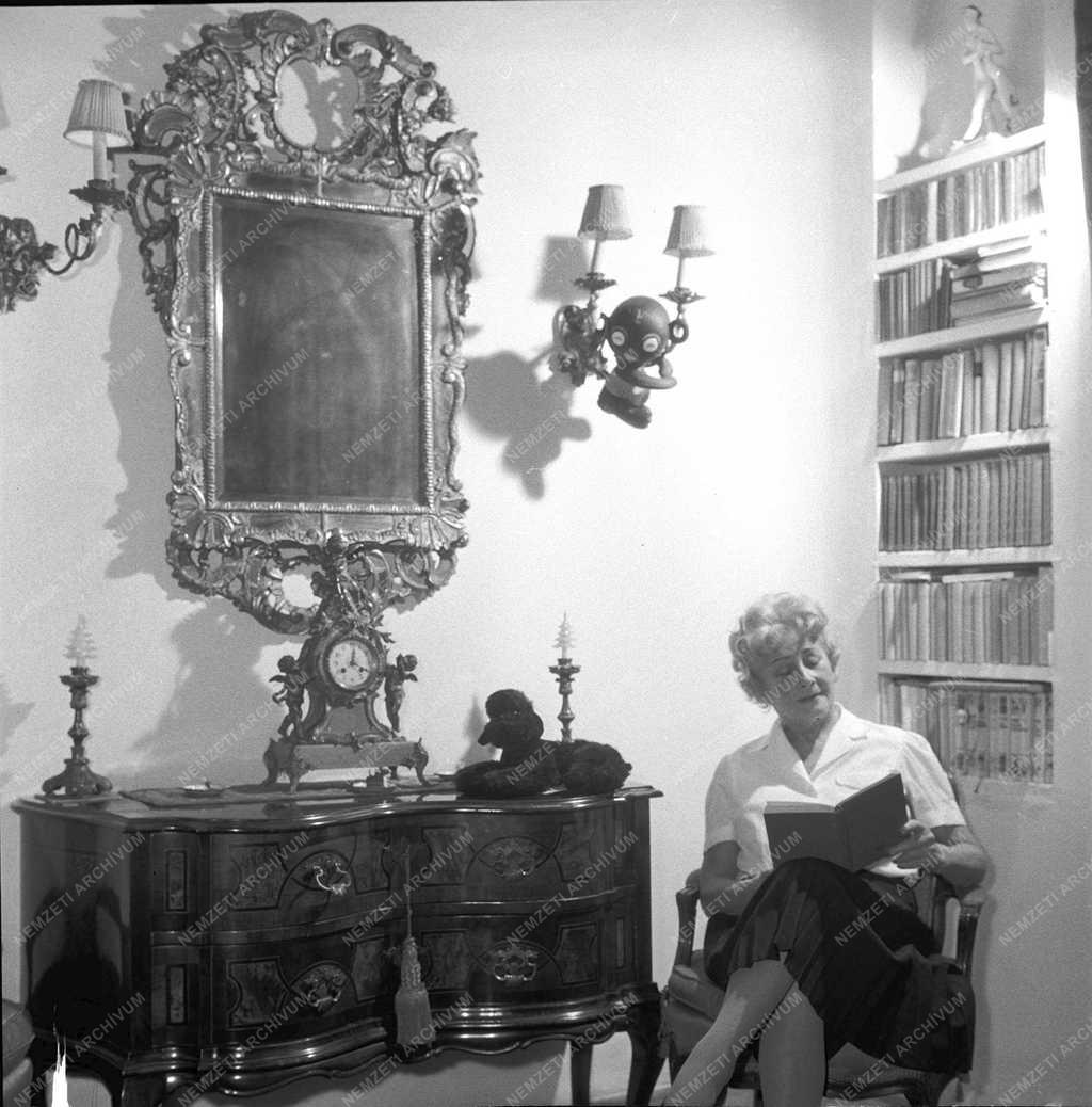 Személy - Színház - Honthy Hanna 