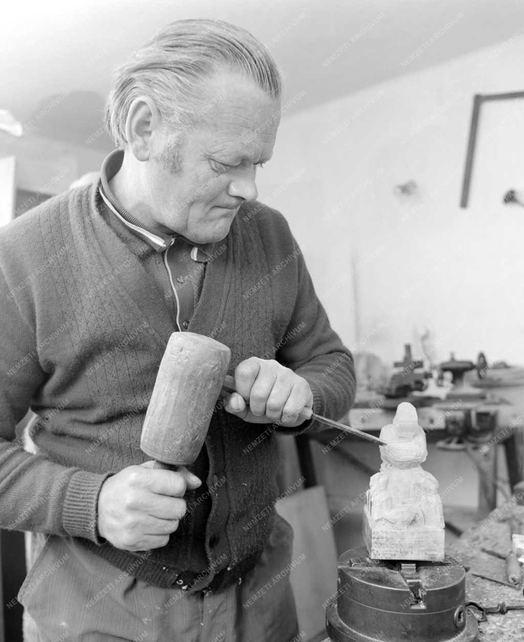 Kultúra - Népi iparművészet - Asztalos Johák