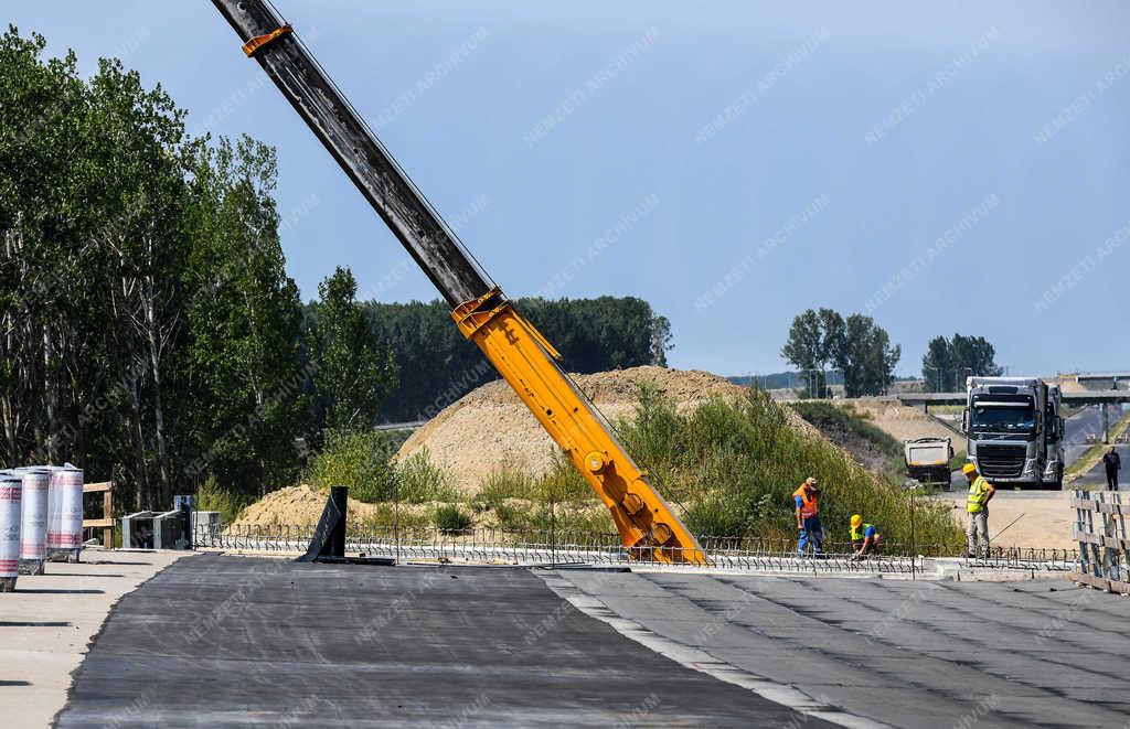 Útépítés - Berettyóújfalu - M4 autópálya építése a román határig
