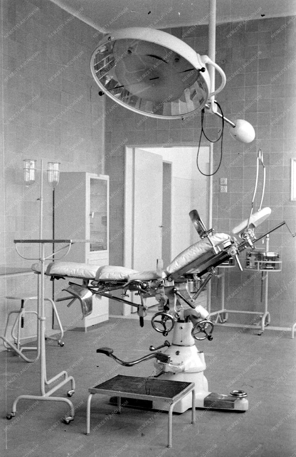 Egészségügy - A  szolnoki tüdőkórház avatása