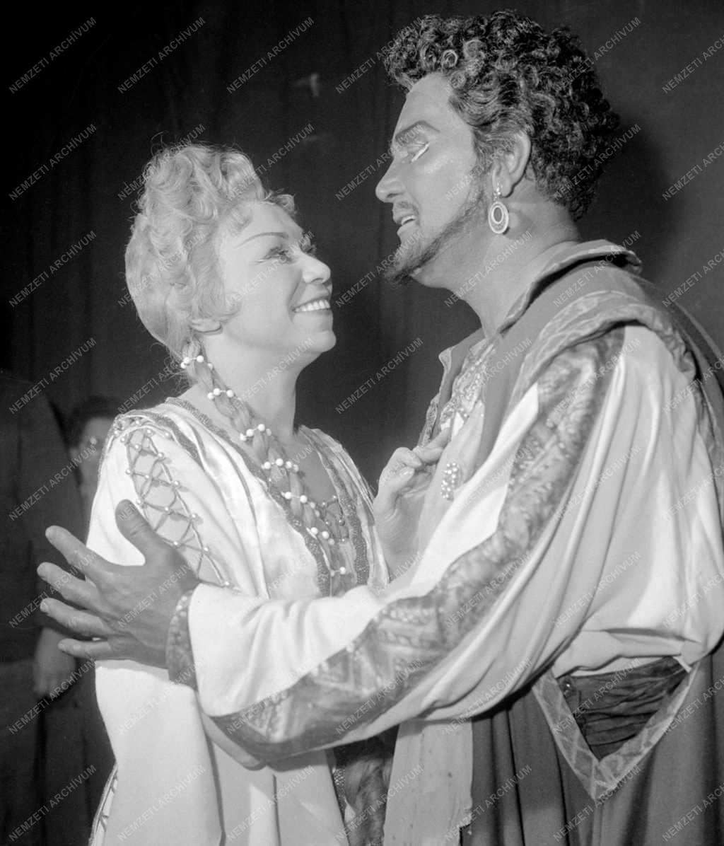 Margaret Tynes fellépte a Magyar Állami Operaház Erkel színházában. A vendégművész Verdi: Othello című operájának Desdemona szerepét énekelte