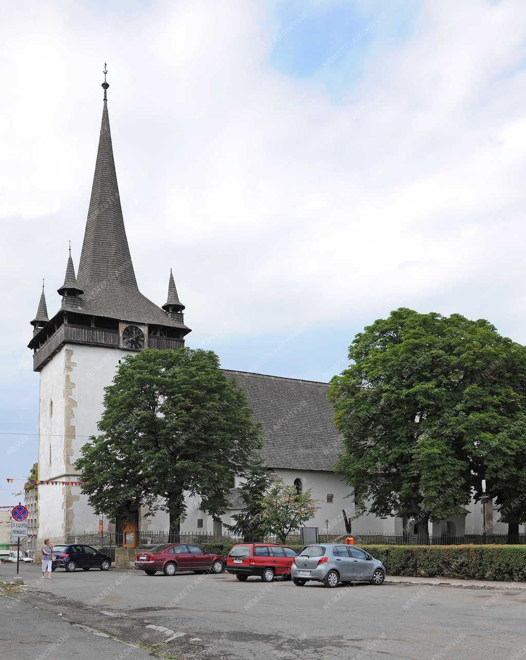 Vallás - Református templom Bánffyhunyadon