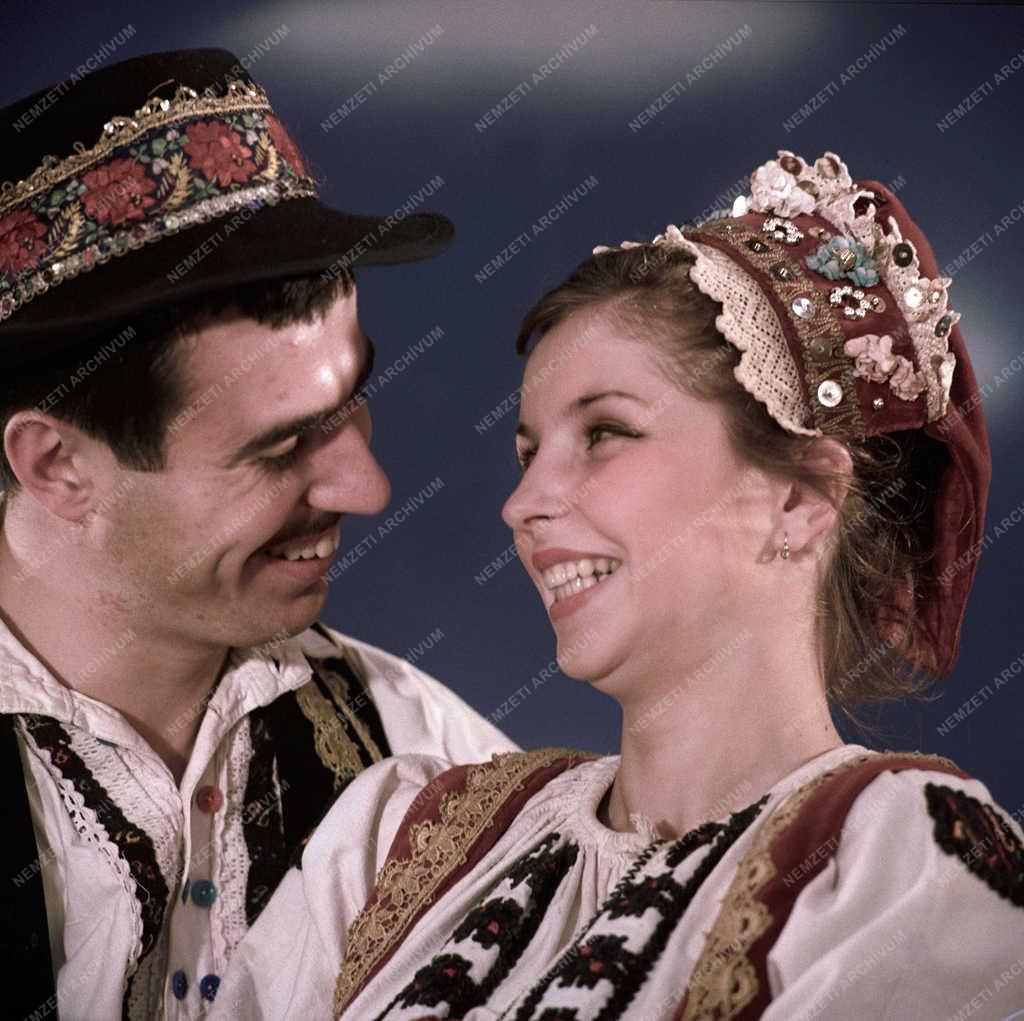 Kultúra - KISZ Központi Művészeggyüttes