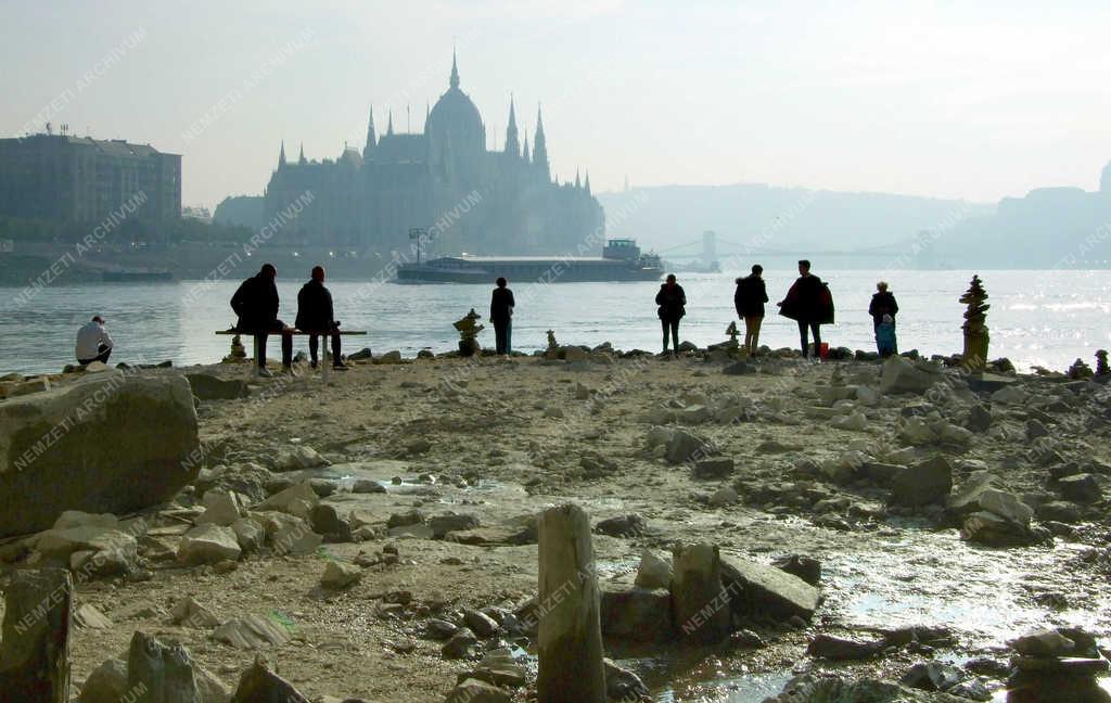 Városkép - Budapest - Alacsony a Duna vízszintje