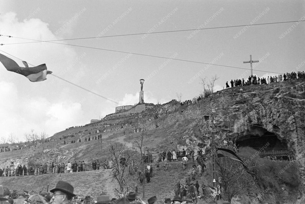 Ünnep - Április 4. - A Szabadság-szobor avatása