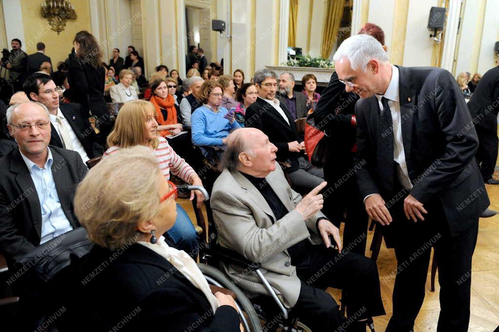 A Petőfi Irodalmi Múzeumban köszöntötték a 85 éves Kertész Imrét