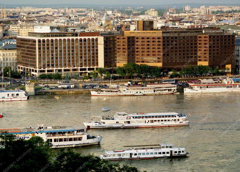  Táj, város - Budapest - Szállodák - Sétahajó