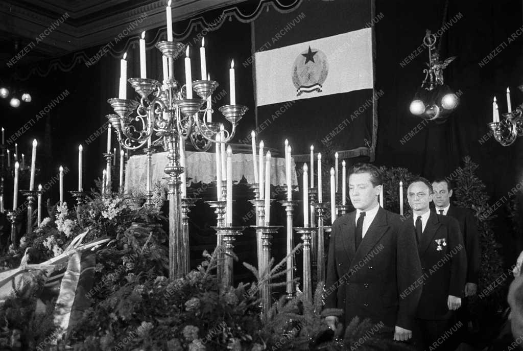 Temetés - Bajor Gizi búcsúztatása