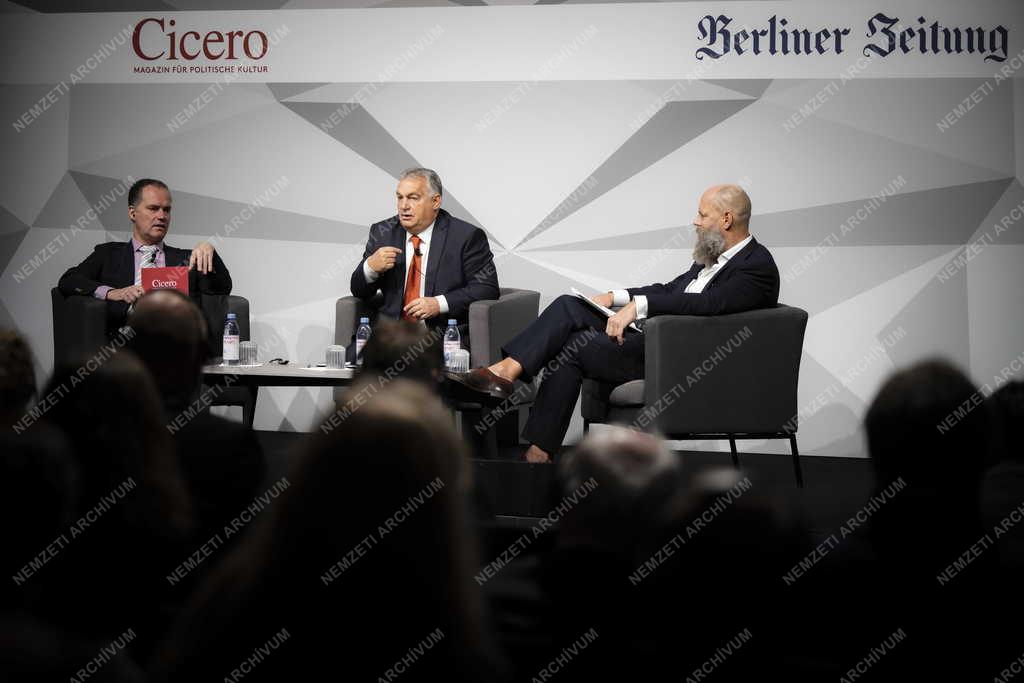 Orbán Viktor Berlinben