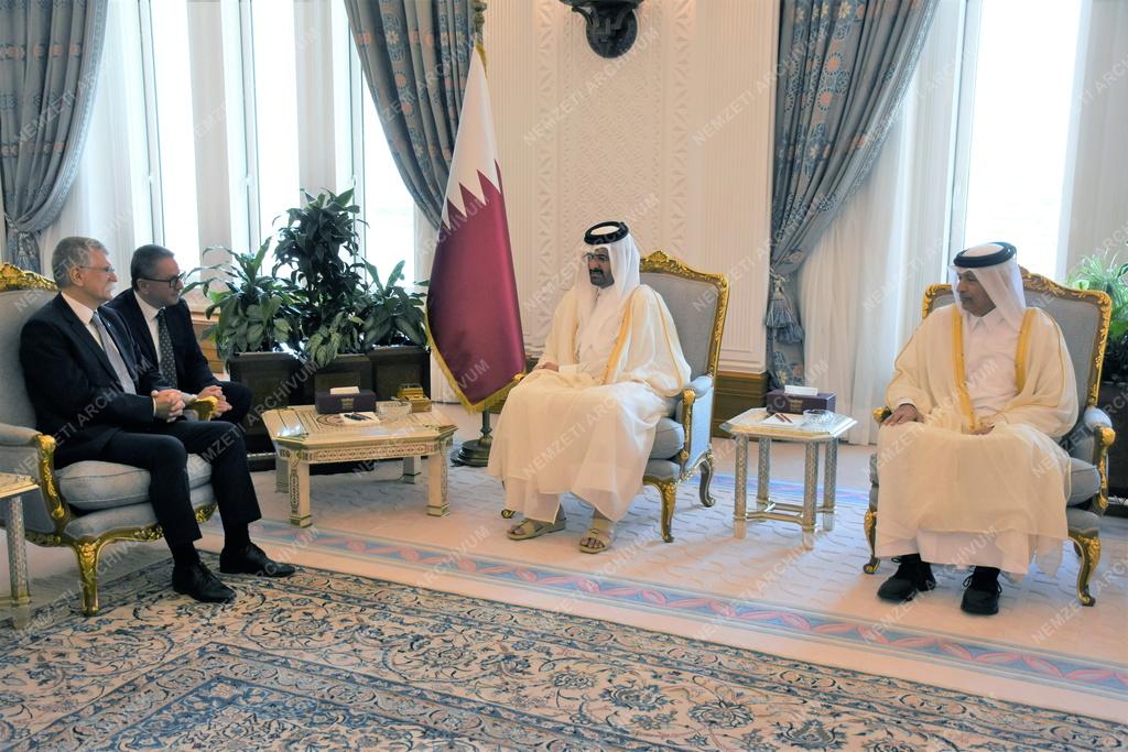 Kövér László Katarban