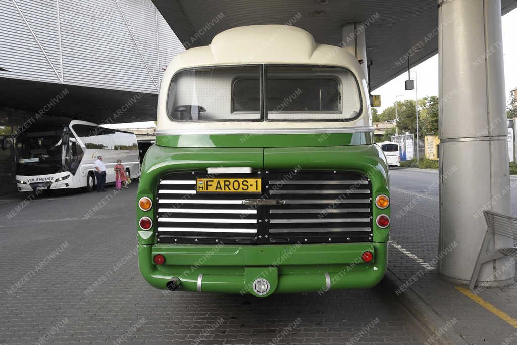 Veterán jármű - Budapest - Ikarus 55 Lux autóbusz