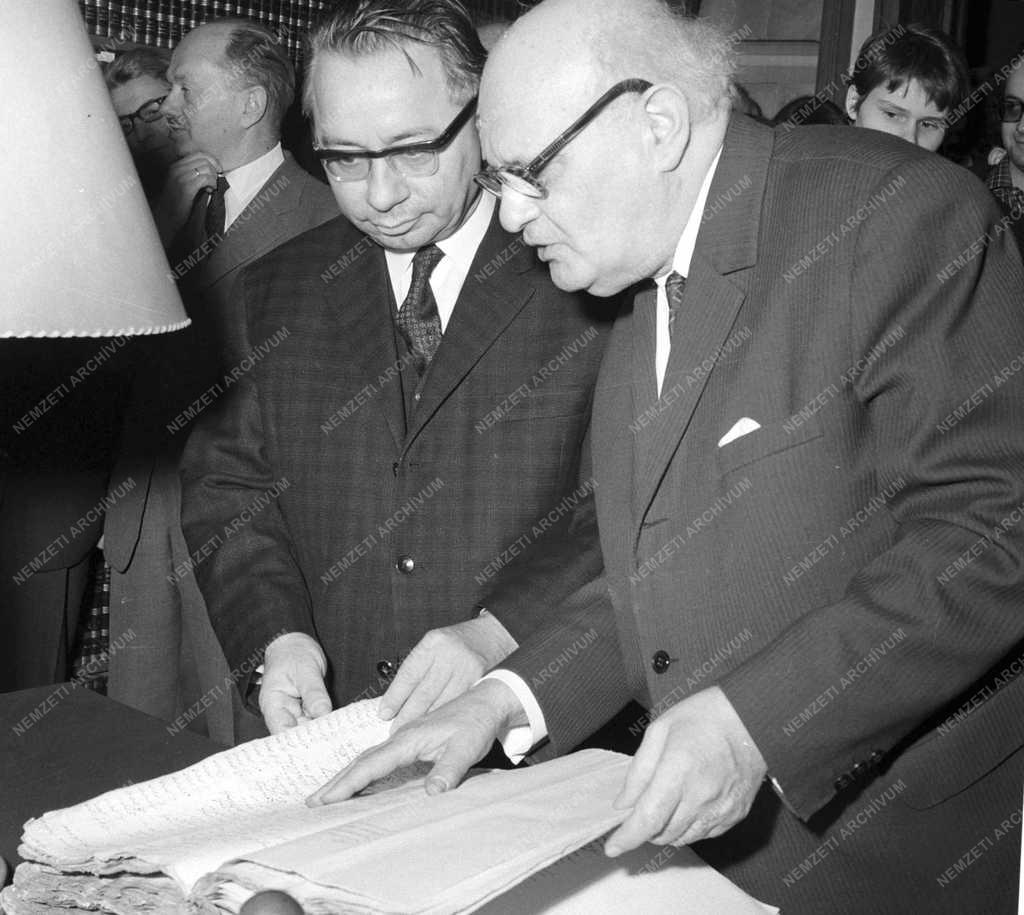 Évforduló - 100 éves az OGYK