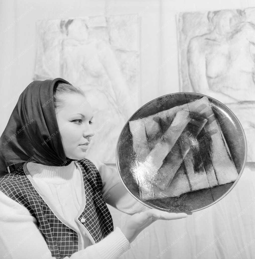 Kultúra - Vida Zsuzsa üvegtervező kiállításán