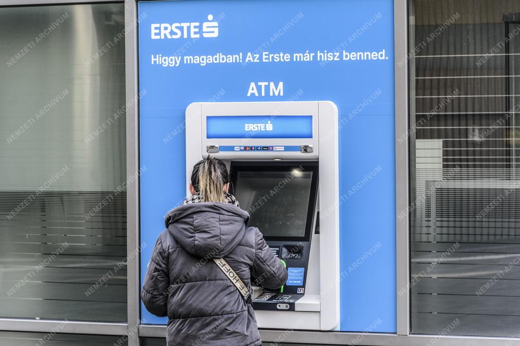 Pénzügy - Budapest - Bankautomata