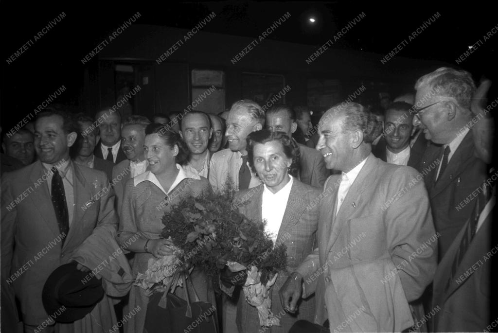 Külpolitika - SZOT-küldöttség