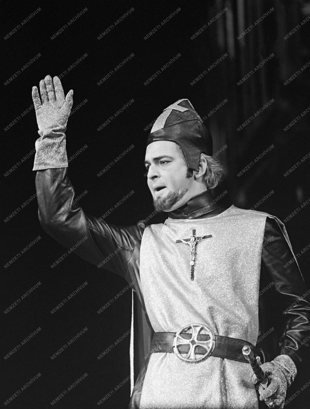 Kultúra - Színház - Illyés Gyula: Tiszták