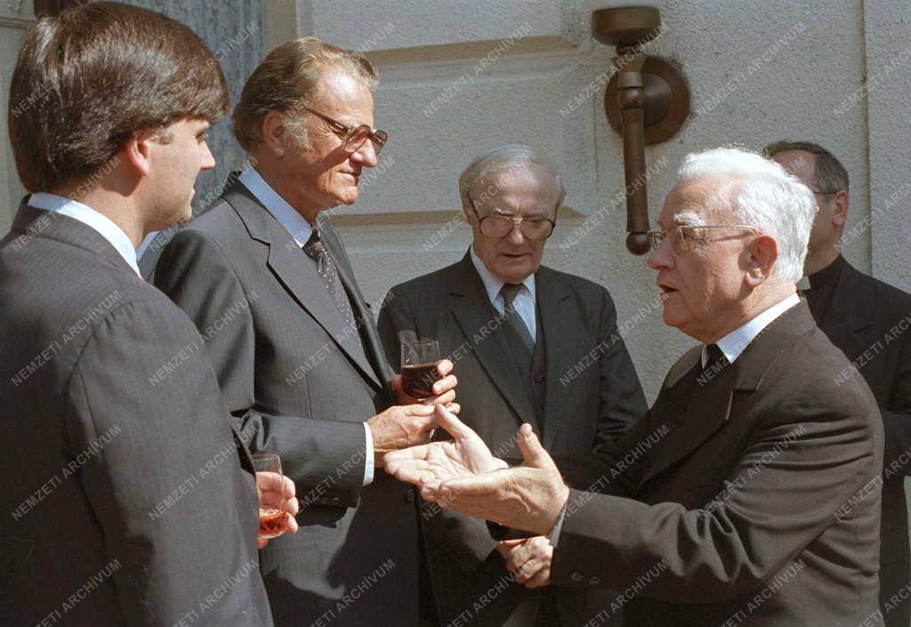Külkapcsolat - Billy Graham Magyarországon 