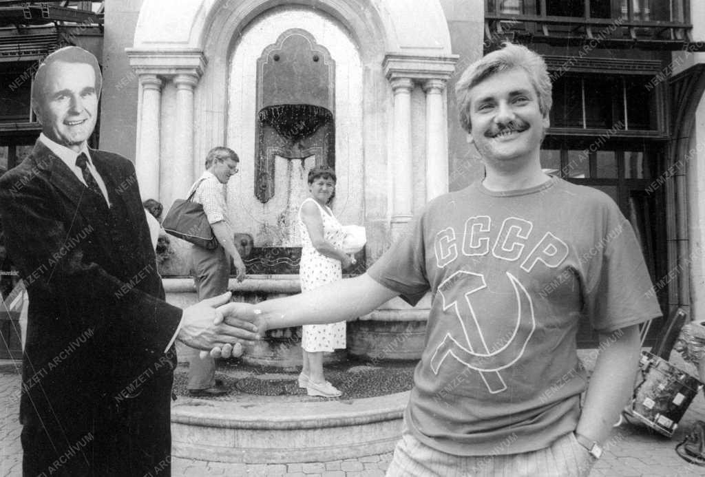 Készülődés Bush elnök látogatására