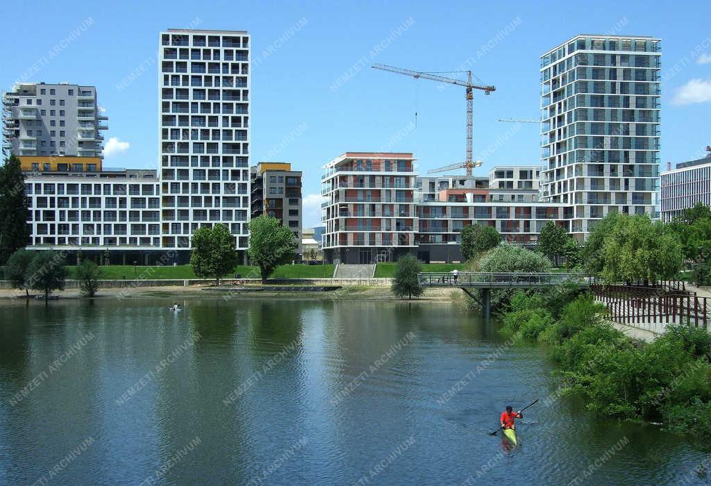  Városkép - Budapest - A BudaPart Gate városrész