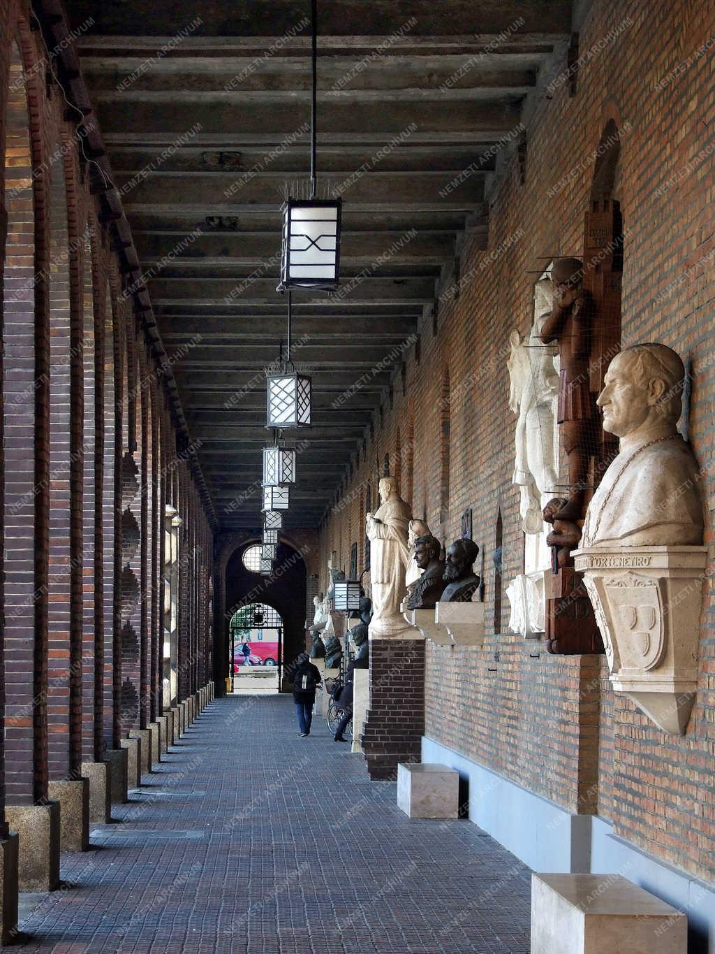  Emlékhely - Szeged - A Dóm téri Panteon