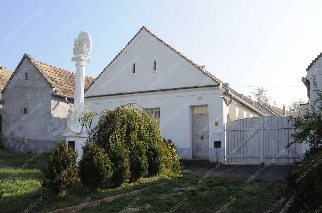 Műalkotás - Ganna - Hálaadó oszlop