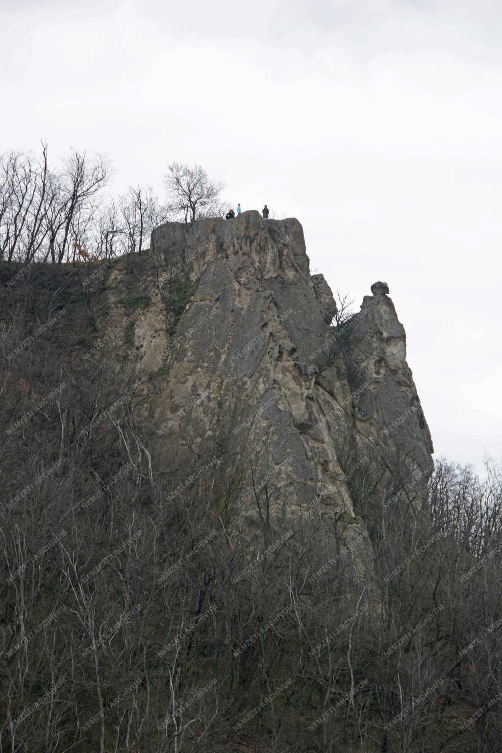 Természet - Sirok - A Törökasztal nevű vulkanikus szikla