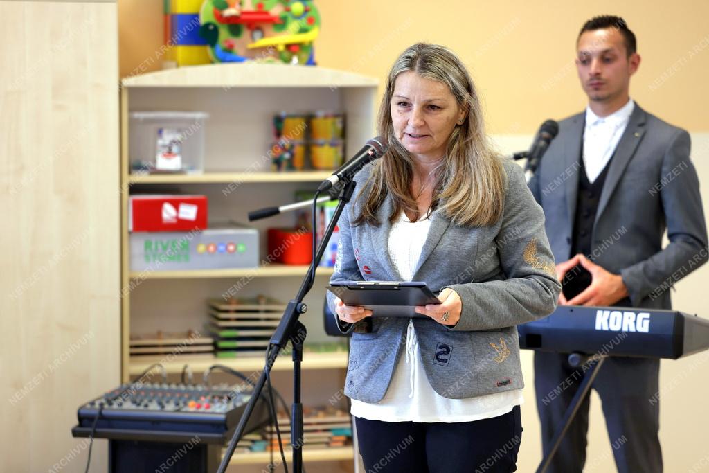 A Pünkösdi Gyermekvédelmi Szolgálat Nevelőszülői Hálózat új bölcsődéjének átadása