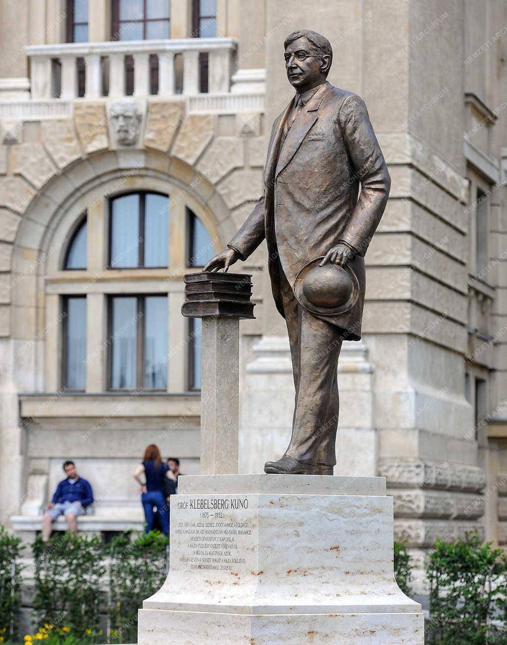 Köztéri szobor - Debrecen - Klebelsberg Kunó 