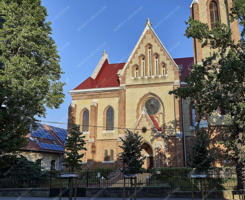 Egyház - Budapest - Kőbányai Református Egyházközség temploma