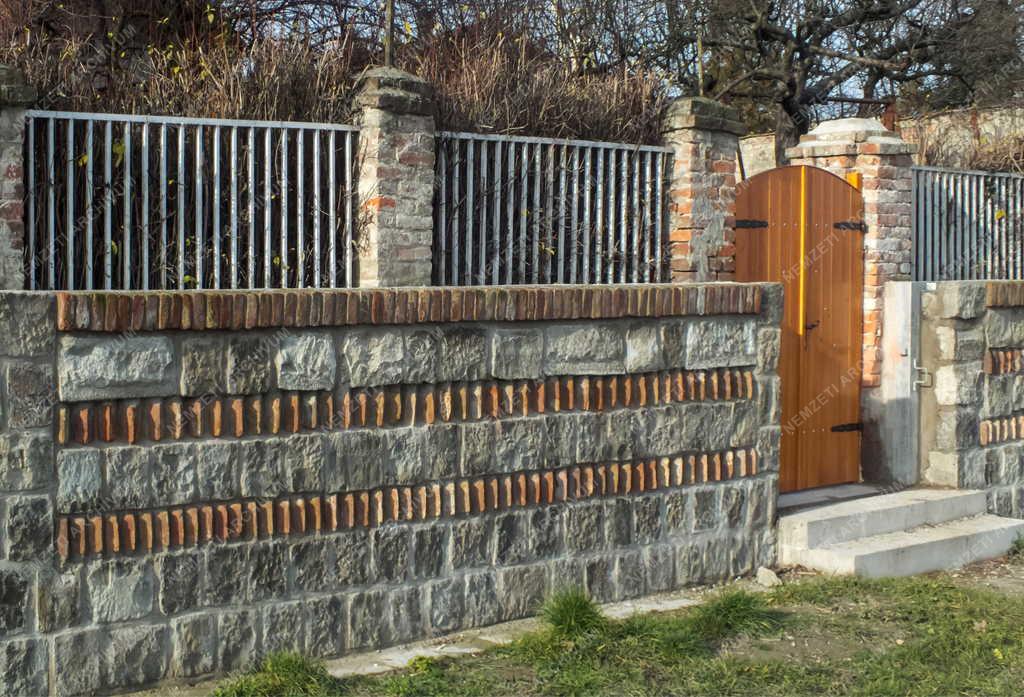 Árvízvédelem - Nagymaros - Árvízvédelmi fal 