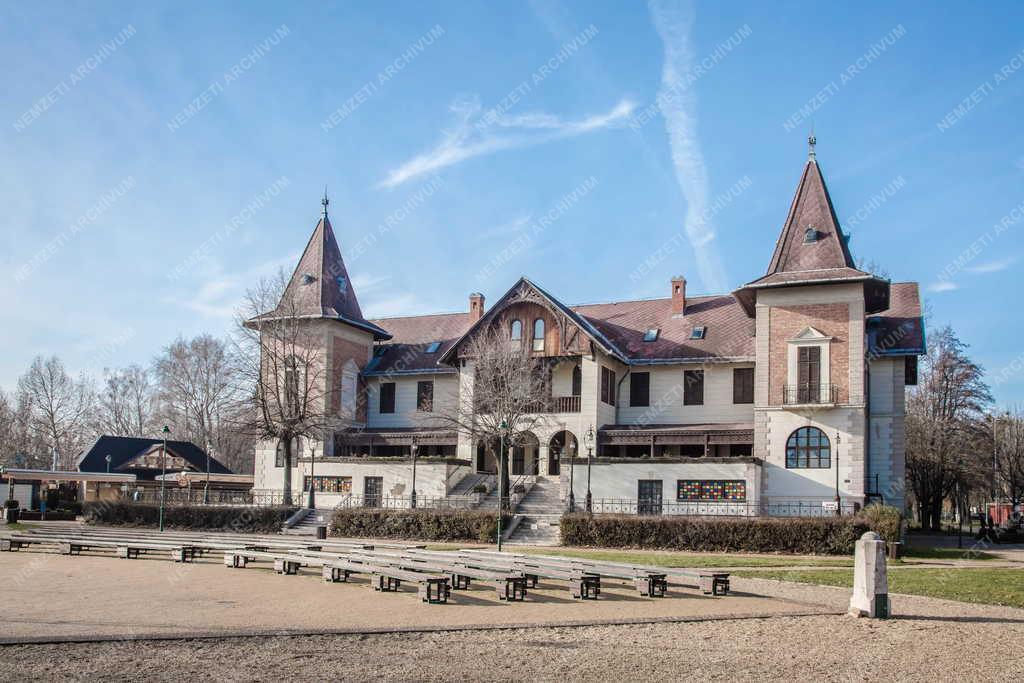 Műemlék épület - Keszthely - Hullám Hotel