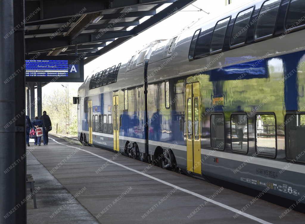 Közlekedés - MÁV - Stadler KISS emeletes motorvonat