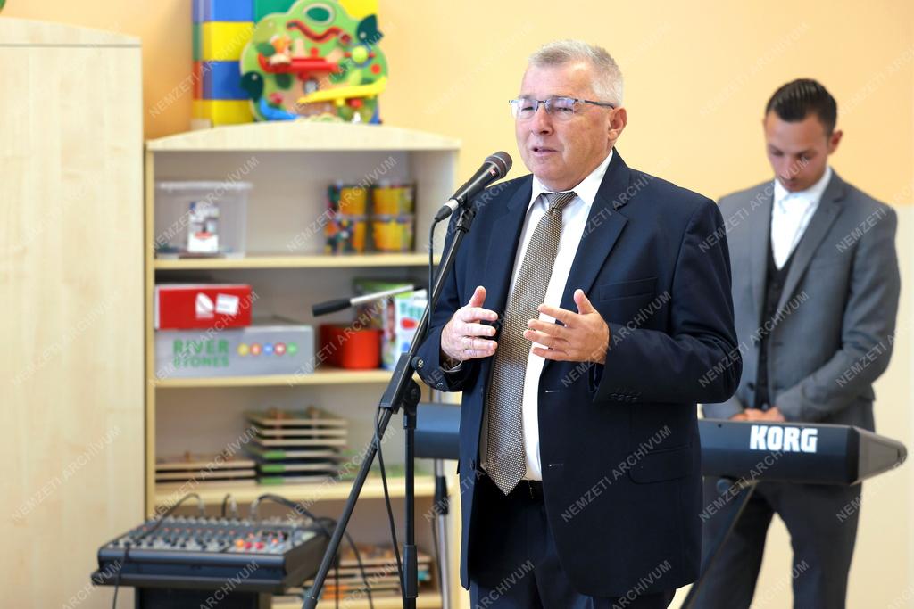 A Pünkösdi Gyermekvédelmi Szolgálat Nevelőszülői Hálózat új bölcsődéjének átadása