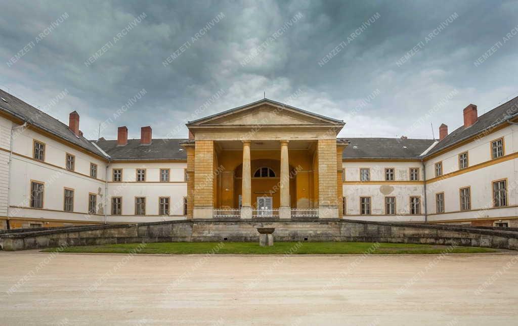 Épület - Dég - Festetics kastély