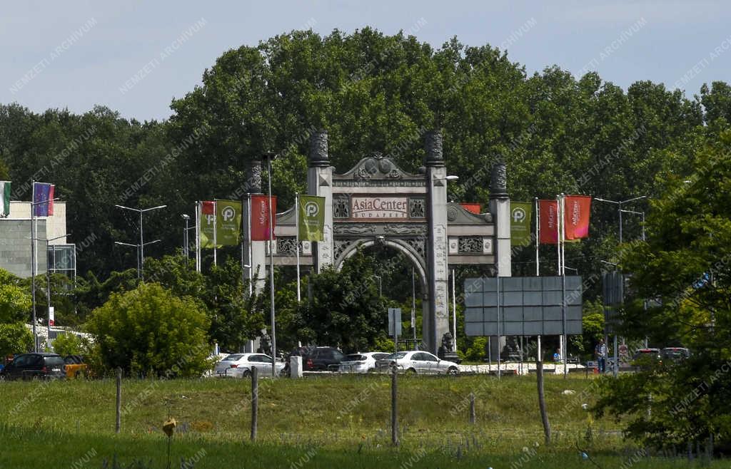 Városkép - Budapest - Az AsiaCenter bevásárlóközpont