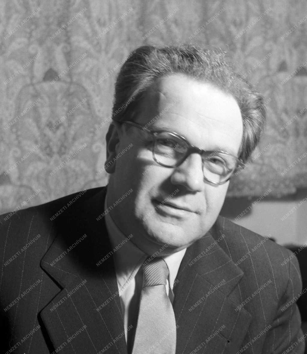 Kultúra - Komolyzene - Forrai Miklós karnagy