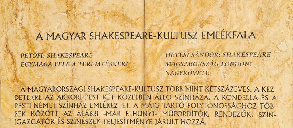 Budapest - Emléktábla - Mariott Hotel falán