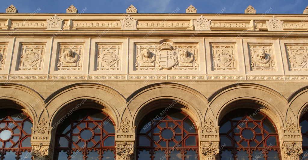 Budapest - A Pesti Vigadó épületdíszei