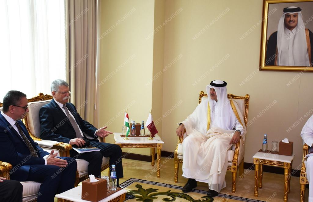 Kövér László Katarban