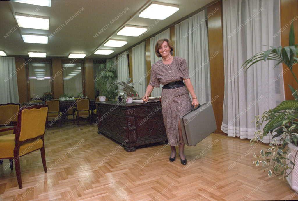 Belpolitika - Csehák Judit