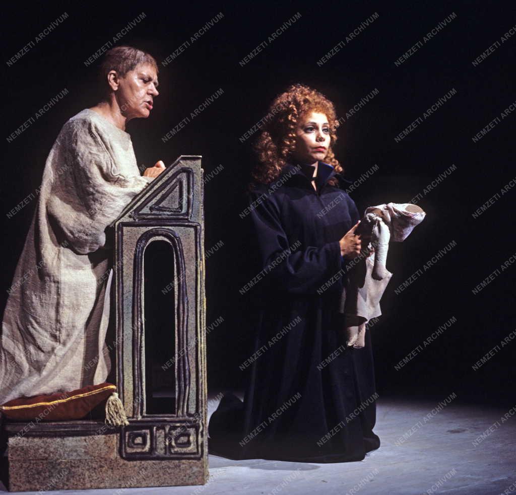 Kultúra - Színház - Dürrenmatt: János király