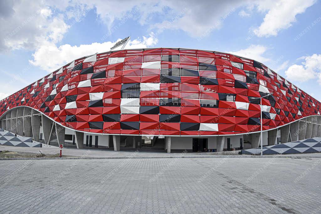 Építőipar - Budapest - Épül a Bozsik Stadion 