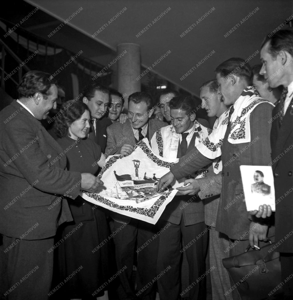 Belpolitika - A II. Magyar Békekongresszus 