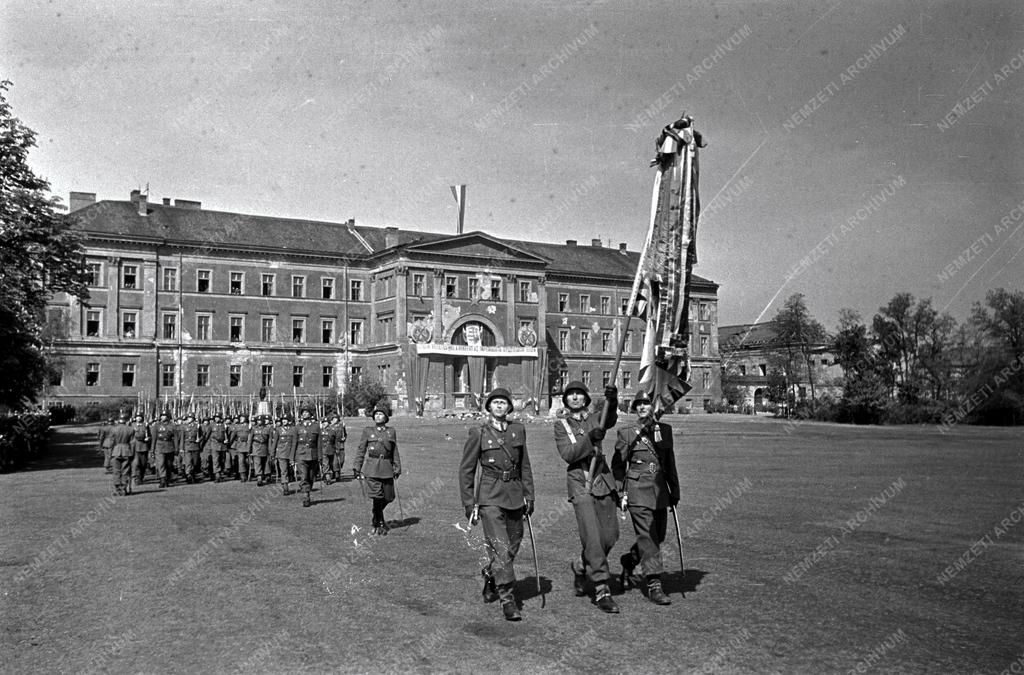 Honvédelem - Tisztek avatása a Kossuth Akadémián