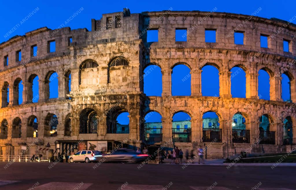 Turizmus  - Pula - Amfiteátrum