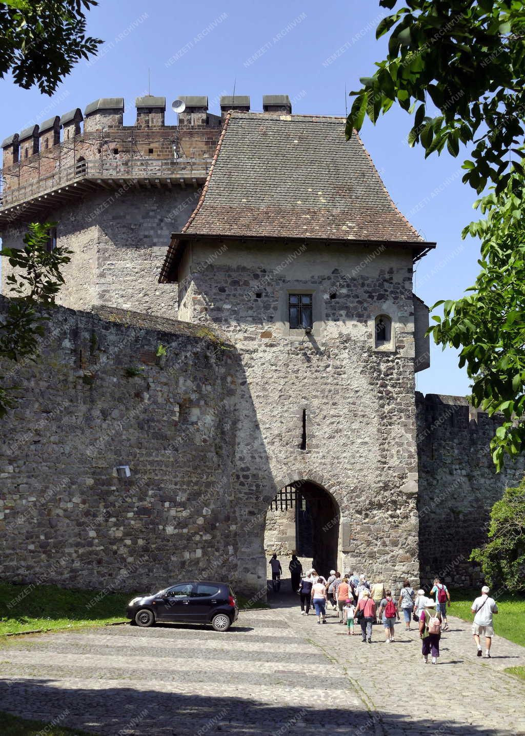 Városkép - Idegenforgalom - Visegrád - Salamon-torony
