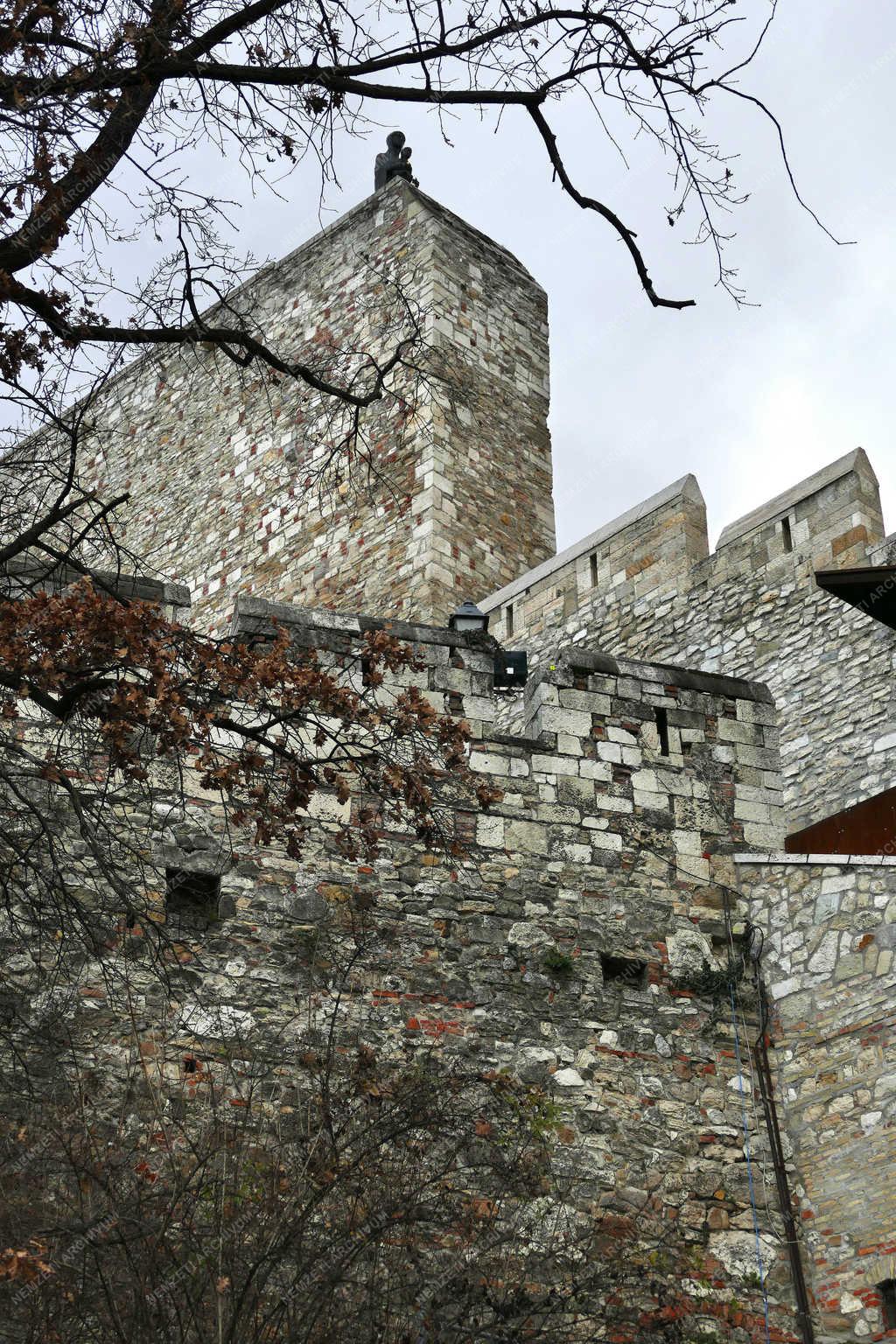 Városkép - Budapest -  A budavári erődrendszer látványos részlete